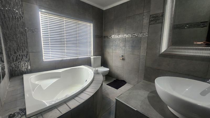 4 Bedroom Property for Sale in Kwaggafontein Free State